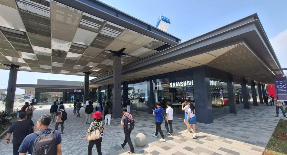 Gedung depan dari Erajaya Digital Complex