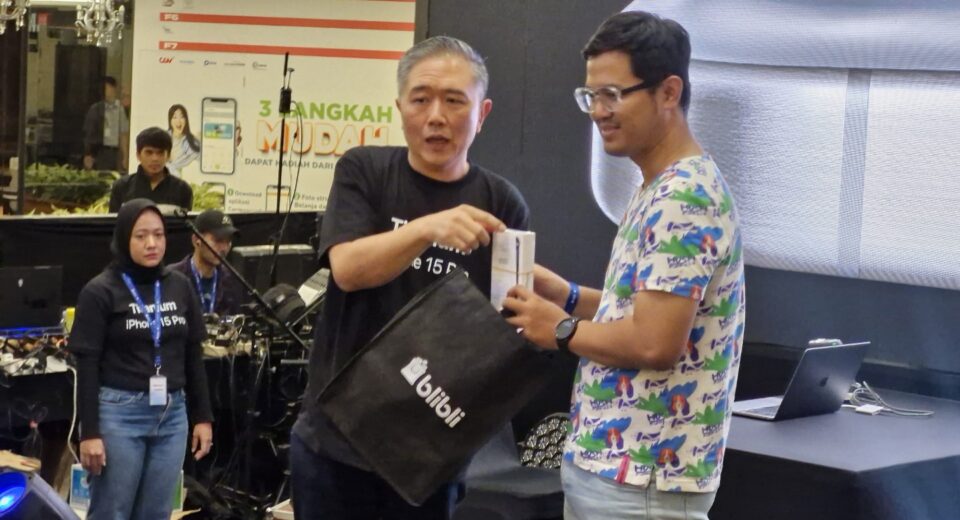 iPhone 15 midnight Launch