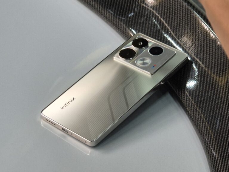 smartphone hp infinix dengan blautan desain khusus ala BMW