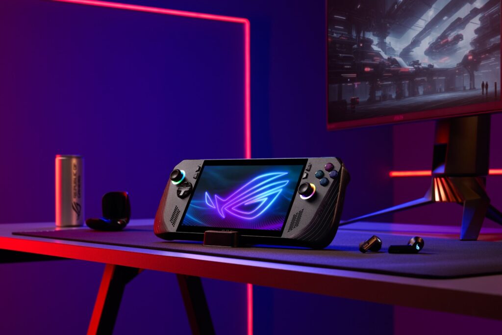 Perangkat gaming handheld berwarna hitam, ROG Ally X di atas meja