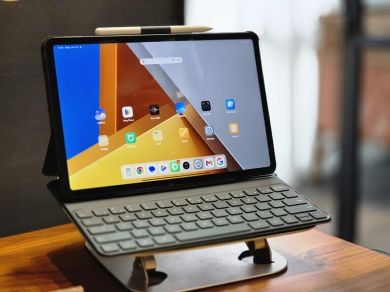 Tablet POCO Pad lengkap dengan aksesori