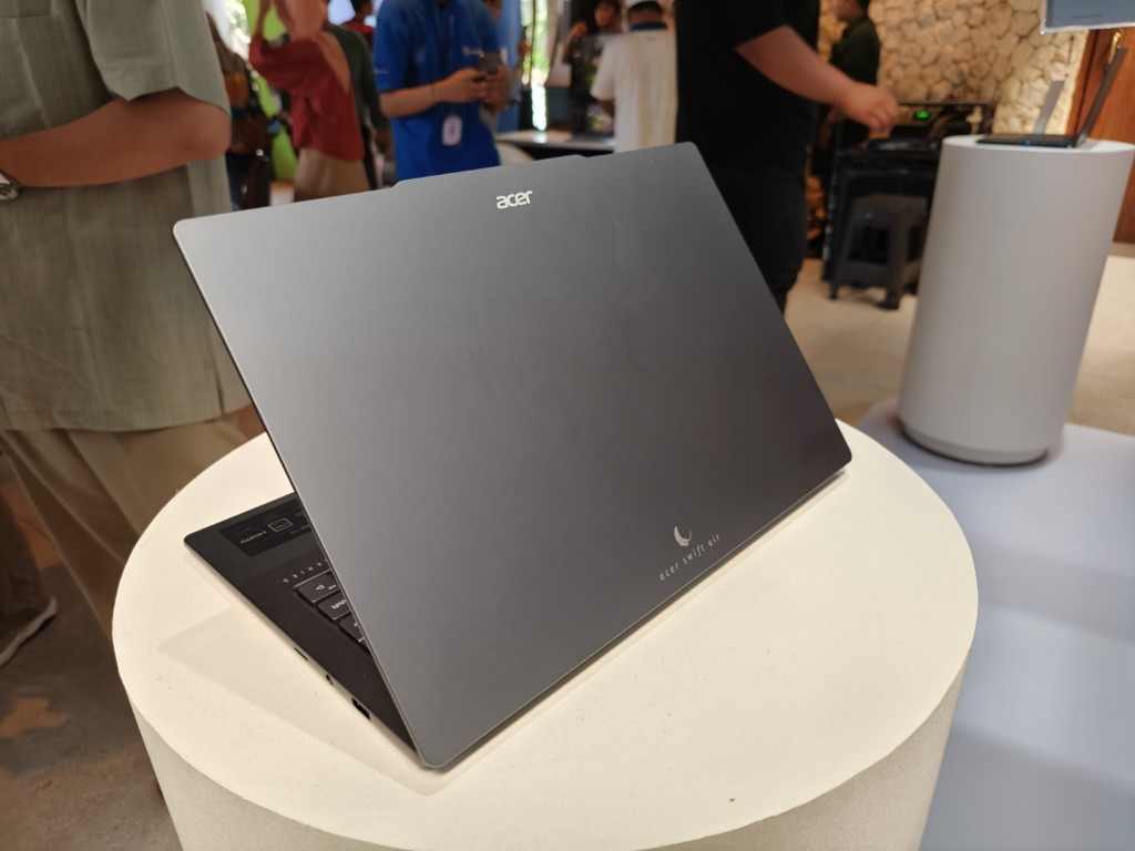 ACER SWIFT Air 14 Al (SFA14-71M)