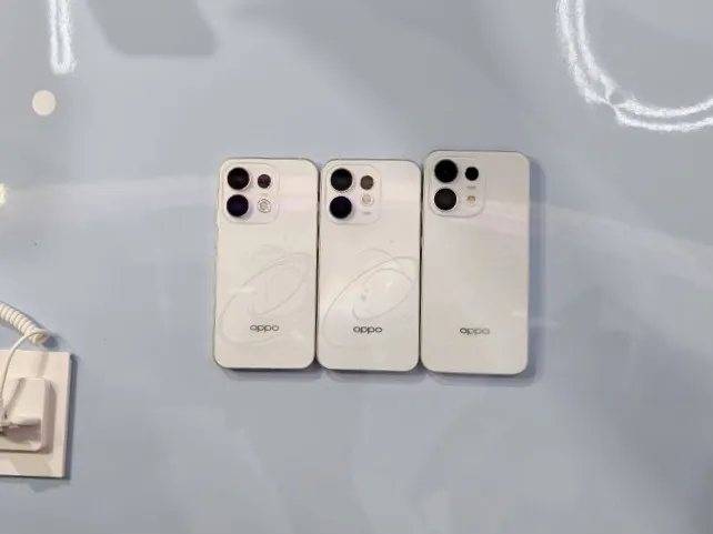 OPPO Reno16