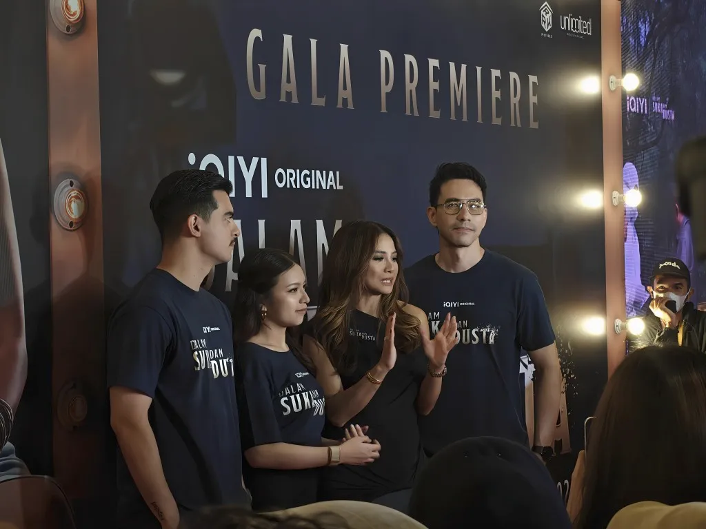 Cast dalam series Antara Suka dan Dusta, Ciccio Manaserro, Shania Gracia, Acha Septriasa, Darius Sinahtriya