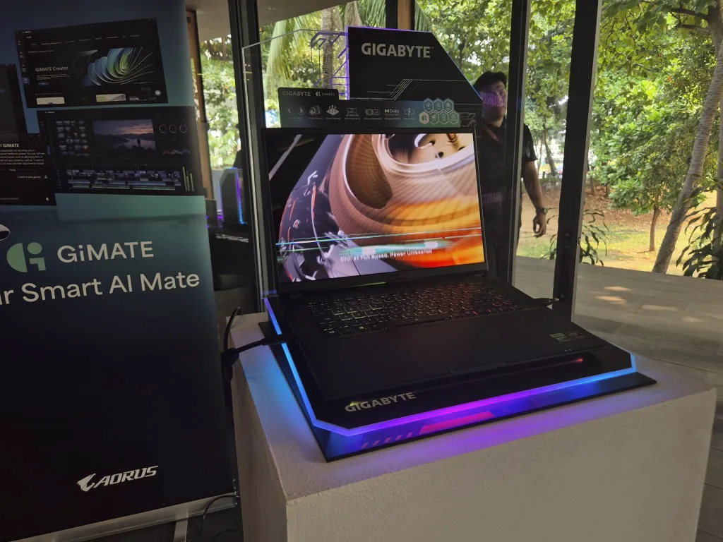 Laptop gigabyte AORUS MASTER 16 GEN 2 warna hitam