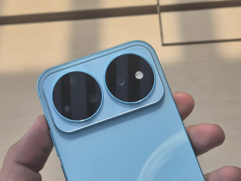 modul kamera 2 lingkaran di sebuah smartphone