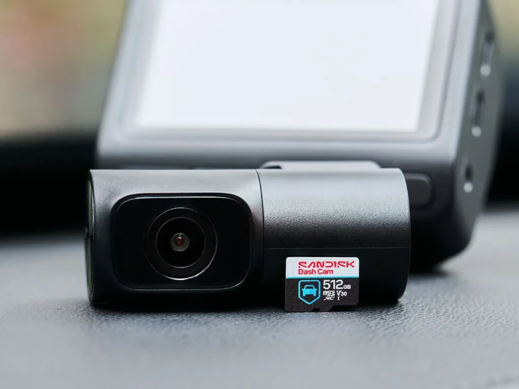 Sandisk Guardian dengan dashcam mobil